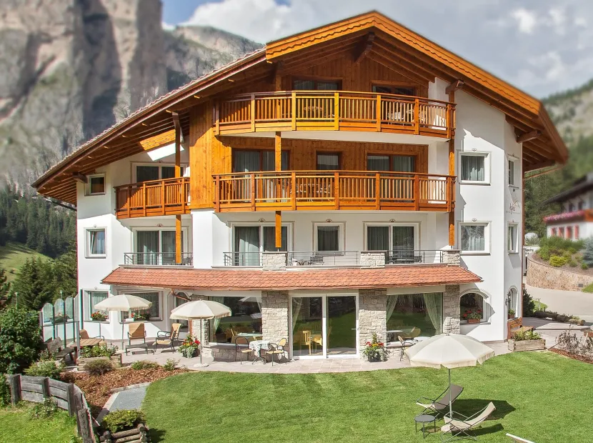 Garni-Hotel Aghel Suites & Apartments