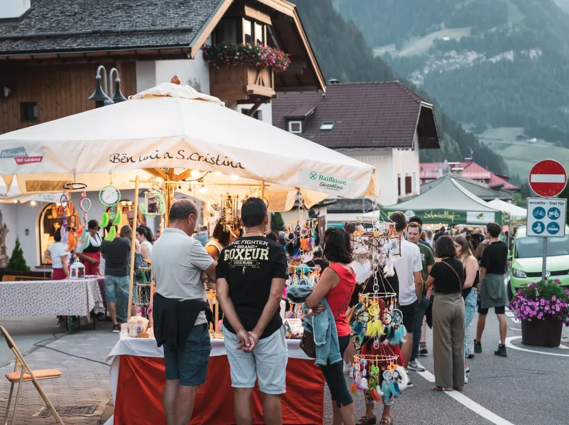 Mercatino tradizionale dei contadini e artigiani in Val Gardena