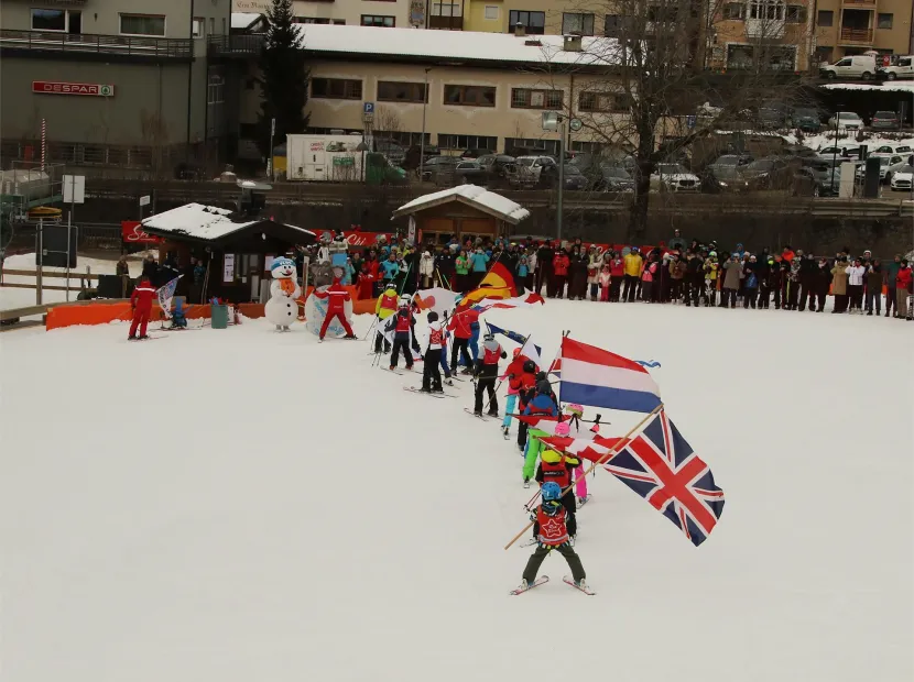 Kids Ski Show con la Scuola sci e snowboard Ortisei