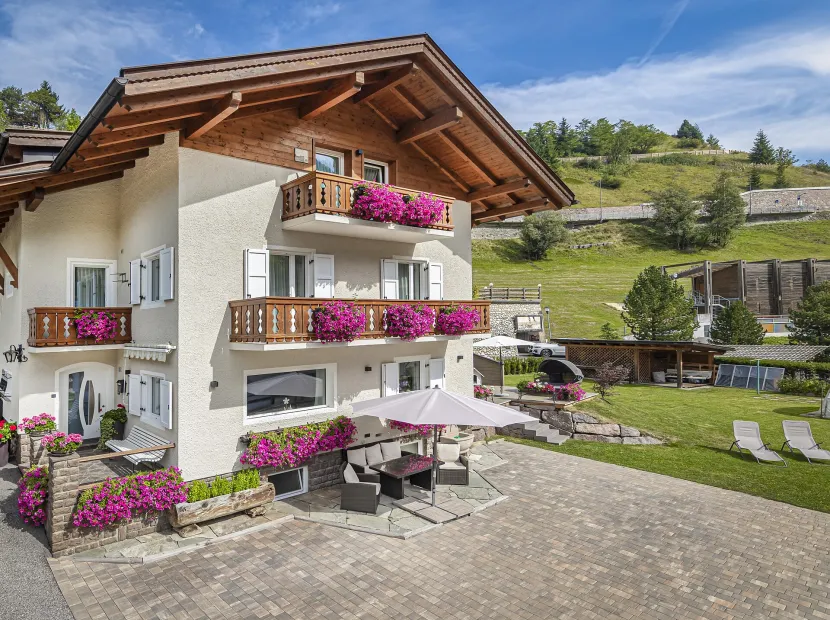 Apartments Pivan