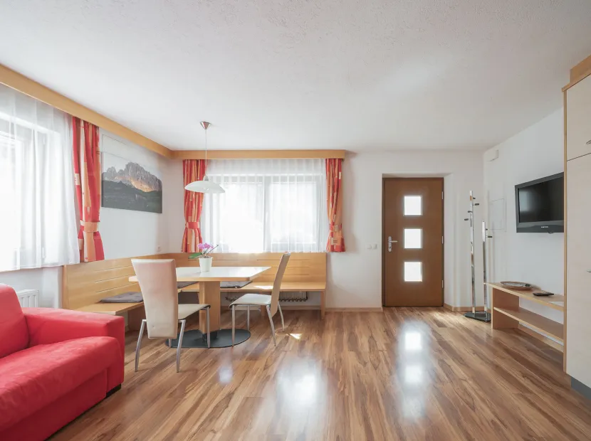 Apartments Cesa Ucel