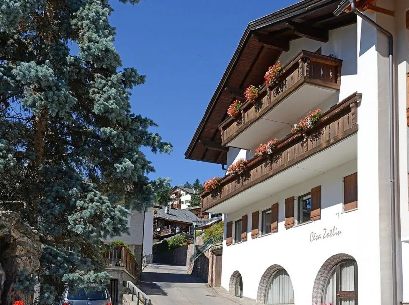 Apartments Cësa Zotlin