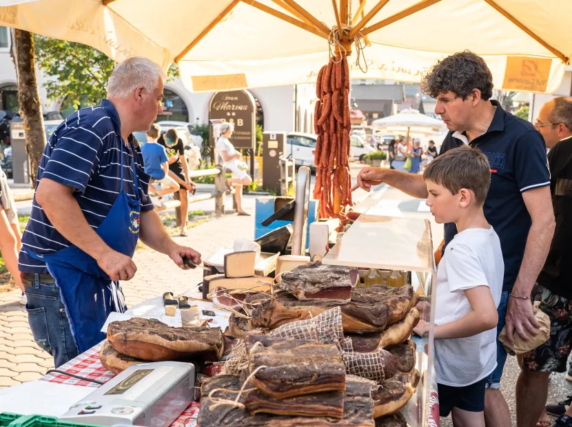 Mercatino tradizionale dei contadini e artigiani in Val Gardena