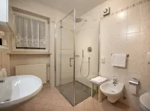 Ferienwohnung mit 3 Schlafzimmern und Garten - Apartments Miara