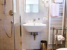 Camera doppia con doccia/WC e balcone - Garni - B&B Ariston