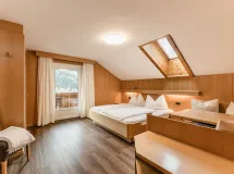 Wide two-Bedroom apartment with balcony - Apartments Chalet Zirm