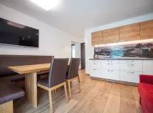 Vier-Raum-Wohnung mit Garten - Apartments Cësa Ploner