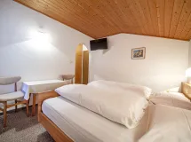 Komfortables Zimmer mit Bad - Apartments Alara