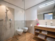 Vier-Raum-Wohnung mit Garten - Apartments Cësa Ploner