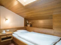 Ferienwohnung mit 3 Schlafzimmern, 3 Bäder, Balkon - Apartments Cësa Zotlin