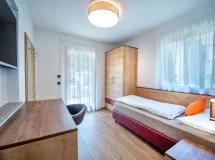 Vier-Raum-Wohnung mit Garten - Apartments Cësa Ploner