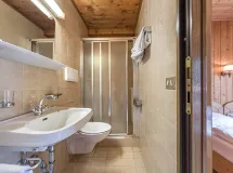 Wide Four-Bedroom Apartment with balcony - Apartments Martina