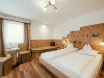 Double bed room "Enzian" - Hotel Edda
