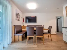 Vier-Raum-Wohnung mit Garten - Apartments Cësa Ploner