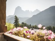 Familiensuite Sacun mit Balkon und Dolomitenblick - Hotel Ansitz Jakoberhof