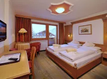 Doppelbettzimmer Comfort (K) Südbalkon - Garni-Hotel Concordia – Dolomites Home