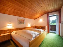 Komfortables Zimmer mit Bad und Balkon - Apartments Alara