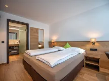 Ferienwohnung mit 2 Schlafzimmer und Wintergarten - Apartments Cësa Ploner