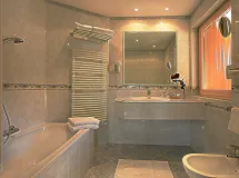 Erkerzimmer "royal blue" Süd/Westbalkon - Garni-Hotel Concordia – Dolomites Home