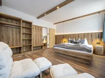 Geräumige Ferienwohnung mit 3 Schlafzimmern und Balkon - Apartments Stua da Carlo