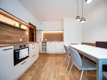 Geräumige Ferienwohnung mit 3 Schlafzimmern, Balkon und Terrasse - Apartments Murata
