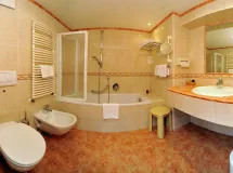 Doppelbettzimmer Comfort (K) Südbalkon - Garni-Hotel Concordia – Dolomites Home