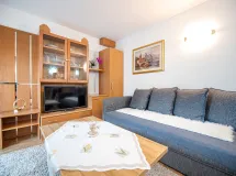 Two-Bedroom Apartment with balcony - Apartments Culac