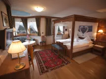 bow window room royal blue south east facing balcony - Garni-Hotel Concordia – Dolomites Home