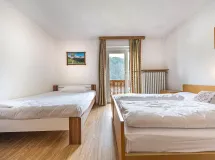 Wide Four-Bedroom Apartment with balcony - Apartments Martina