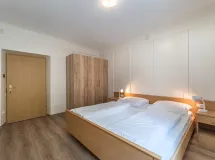 Three-Bedroom Apartment with balcony - Apartments Cristlpek
