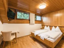 Wide two-Bedroom apartment with balcony - Apartments Chalet Zirm