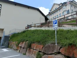 Parcheggio sotto la palestra
