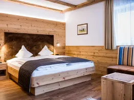 Garni-Hotel Aghel Suites & Apartments
