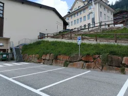Parcheggio sotto la palestra
