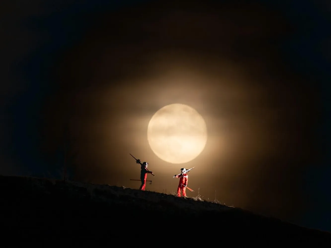 Dantercepies MOONLIGHT SHOW - Torch light descent