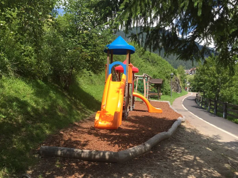 Parco giochi per bambini Centro - Sentiero del Trenino