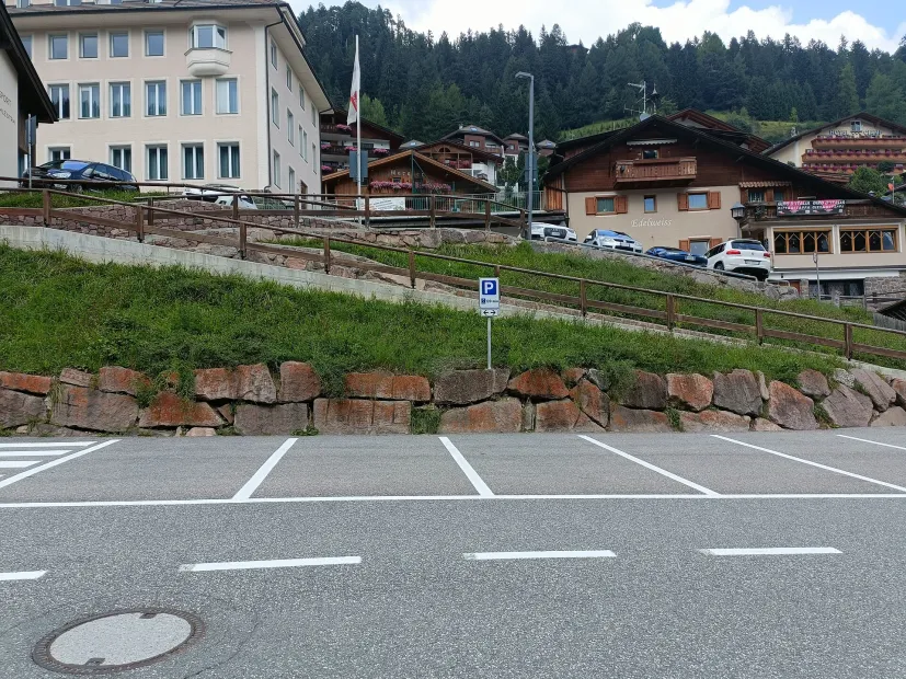 Parcheggio sotto la palestra