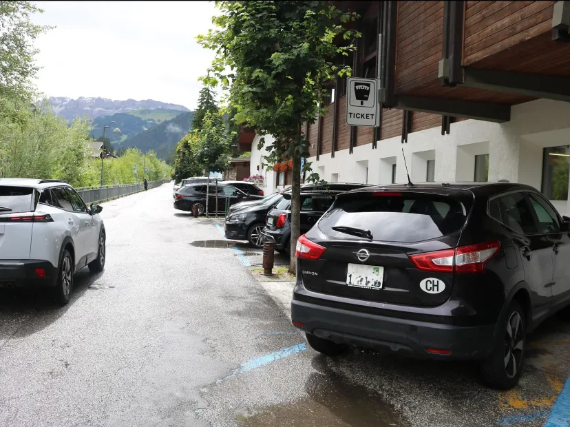 Parkplatz + Garage Mar Dolomit