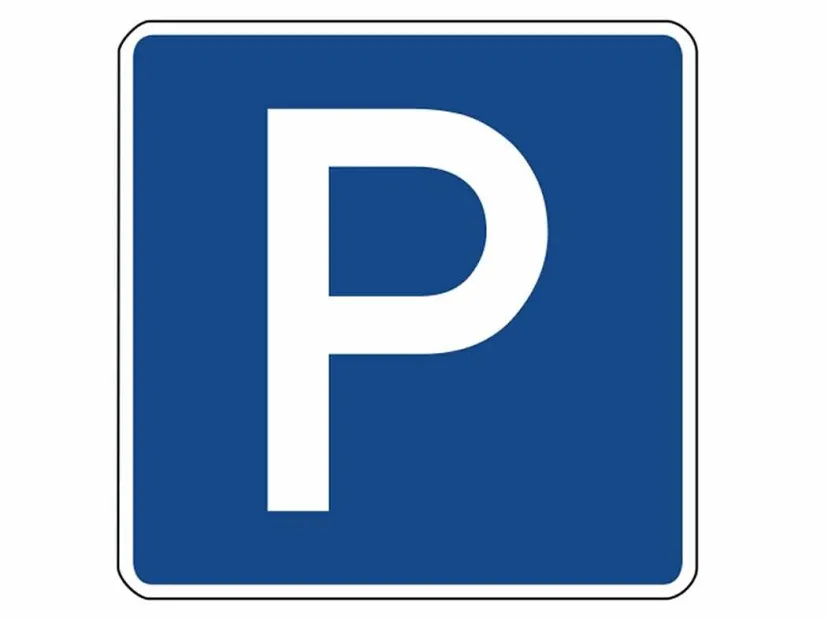 Parkplatz Streda Chemun - Gemeindeplatz
