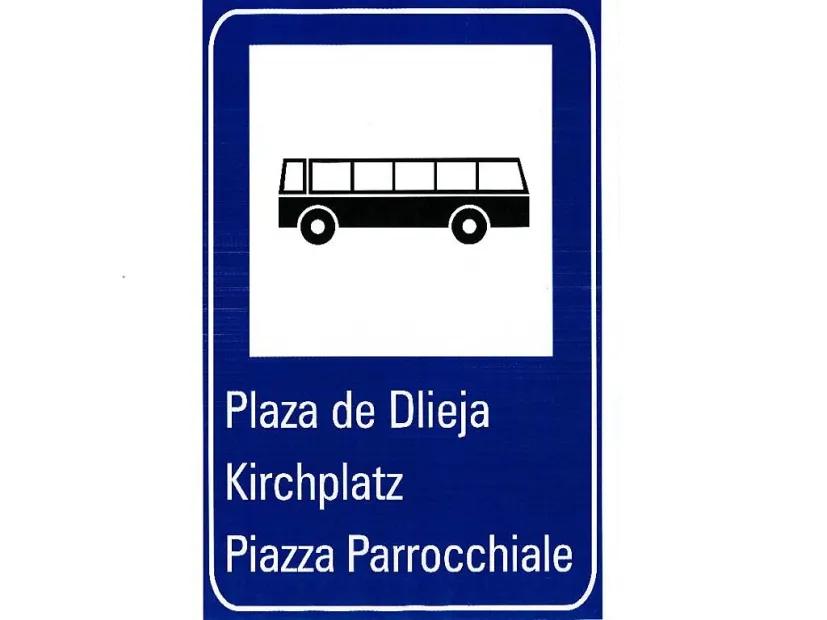 Bushaltestelle St. Ulrich - Kirchplatz 
