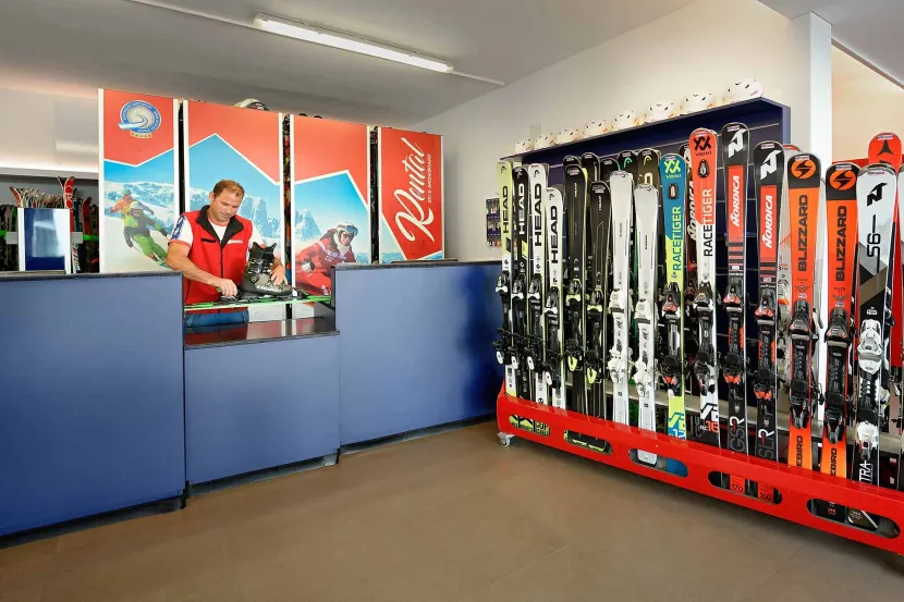 Skischool Rental Zentrum