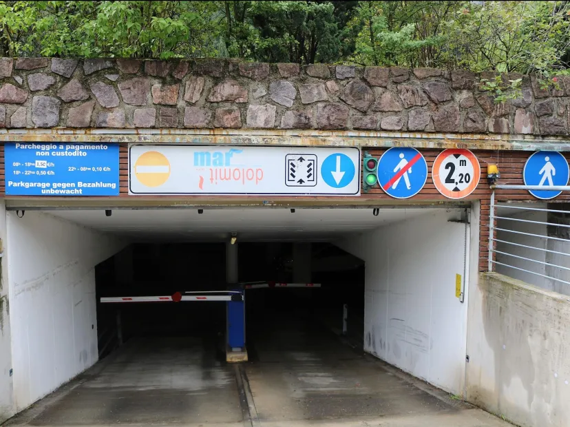 Parkplatz + Garage Mar Dolomit